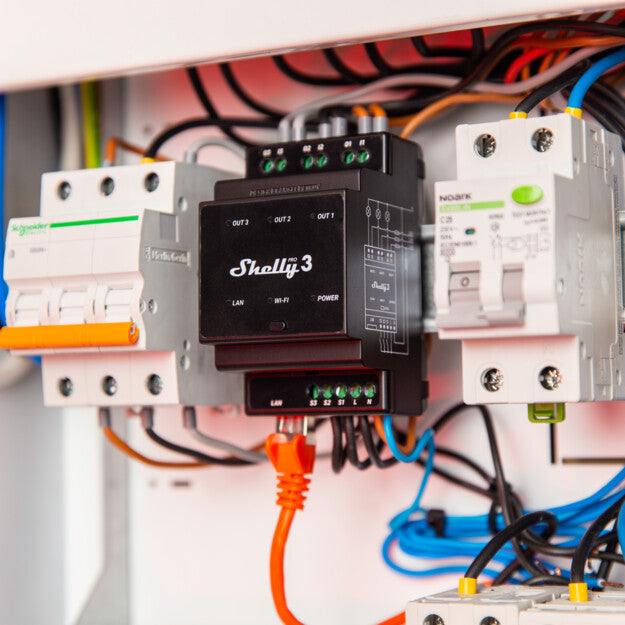 Shelly Pro 3 – DIN-Rail Triple-Channel Smart Relay (3×16 A) - Shelly USA